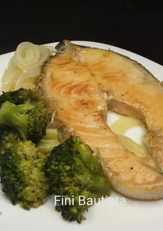 Una foto de Salmón en escabeche con brócoli