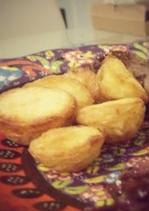 A picture of Golden Roast Potatoes.