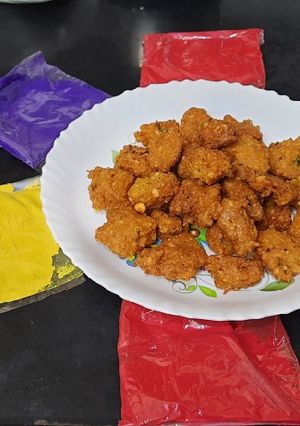 A picture of Vidharbha style spicy mix dal vada.