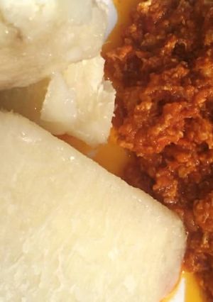 A picture of White yam and egg sauce.