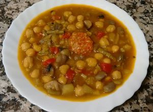 Foto principal de Garbanzos de bote con verduras y chorizo