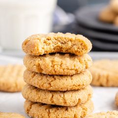 A picture of 4 Ingredient Peanut Butter Cookies.