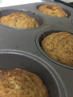 Una foto de Muffins de manzana y canela
