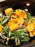 Tofu con verdure e germogli di soia