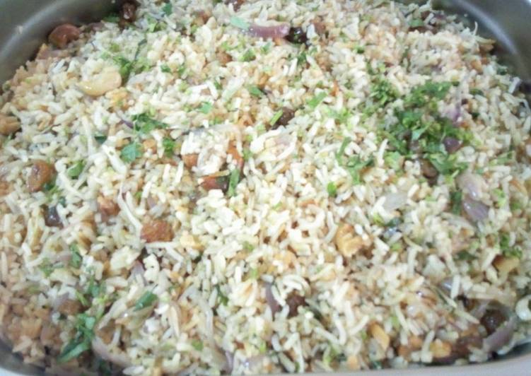 Cashew and sultana rice