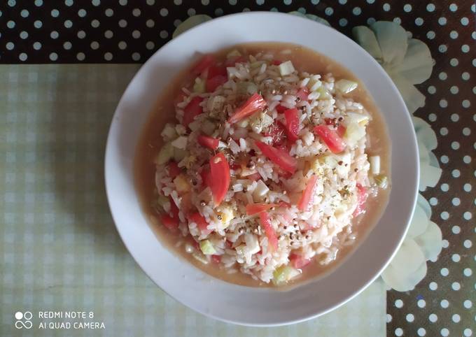 Японский салат с рисом и овощами