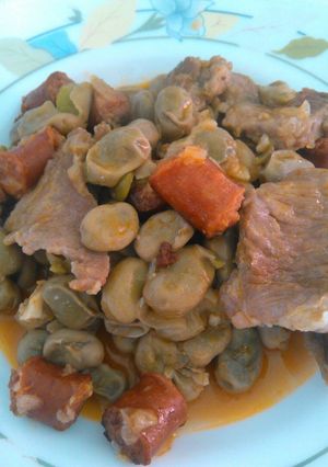 Una foto de Habas con chistorra y lomo de cerdo