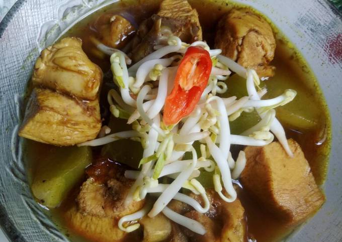 Resep Rawon ayam labu siam dengan bumbu instan, Enak