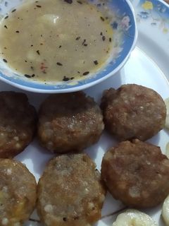 साबूदाना और आलू की पकोड़ी (sabudana aur aloo ki pakodi recipe in Hindi) रेसिपी मुख्य फोटो