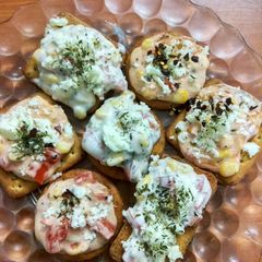 A picture of Mayo topped tangy and sweet biscuits.