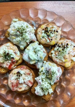 A picture of Mayo topped tangy and sweet biscuits.