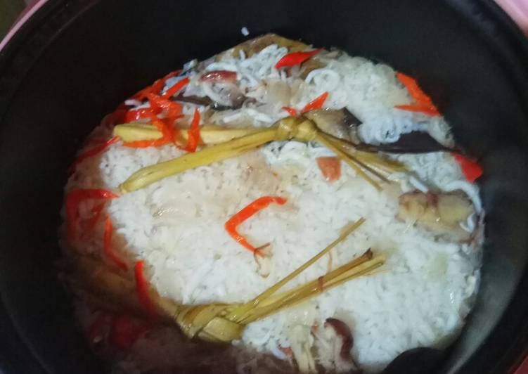 Langkah Mudah untuk Membuat Nasi liwet ricecooker, Lezat