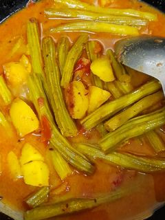सहजन आलू की सब्जी(sahjan aloo ki sabji recipe in hindi) रेसिपी मुख्य फोटो