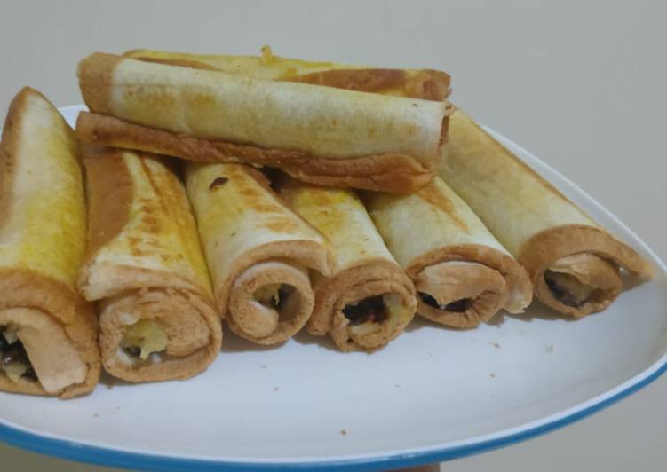 Roti Bakar Gulung (pisang coklat keju)