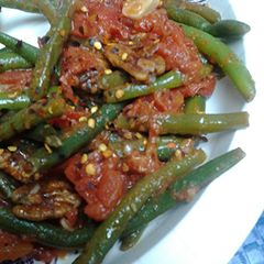 Spicy green beans, tomatoes, and pecans A picture of Spicy green beans, tomatoes, and pecans.