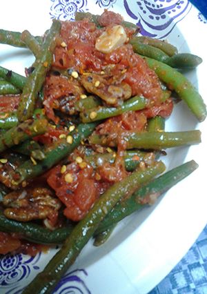 A picture of Spicy green beans, tomatoes, and pecans.