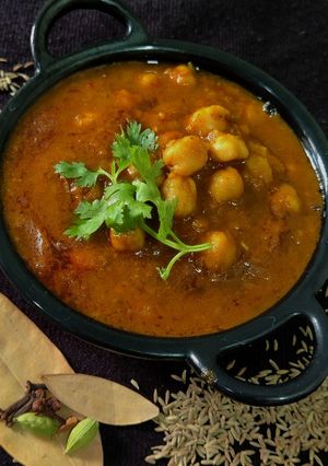 पंजाबी छोले (punjabi chole recipe in Hindi) रेसिपी मुख्य फोटो