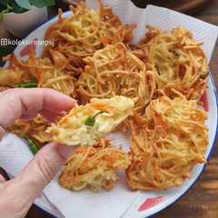 A picture of Bakwan mie.