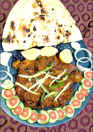 A picture of Mutton Tawa karahi With homemade Tawa Tandori roti 😋😋😋😋😋😋.