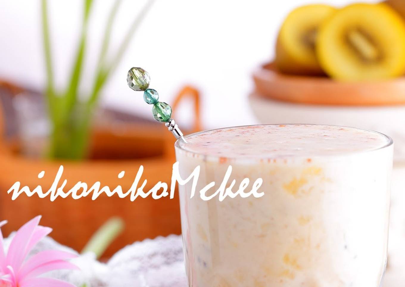 Kiwi, Honey, Cinnamon, Black Vinegar Soy Milk Smoothie