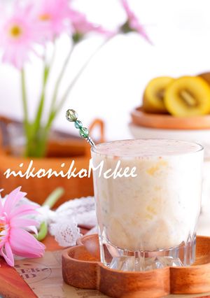 A picture of Kiwi, Honey, Cinnamon, Black Vinegar Soy Milk Smoothie.