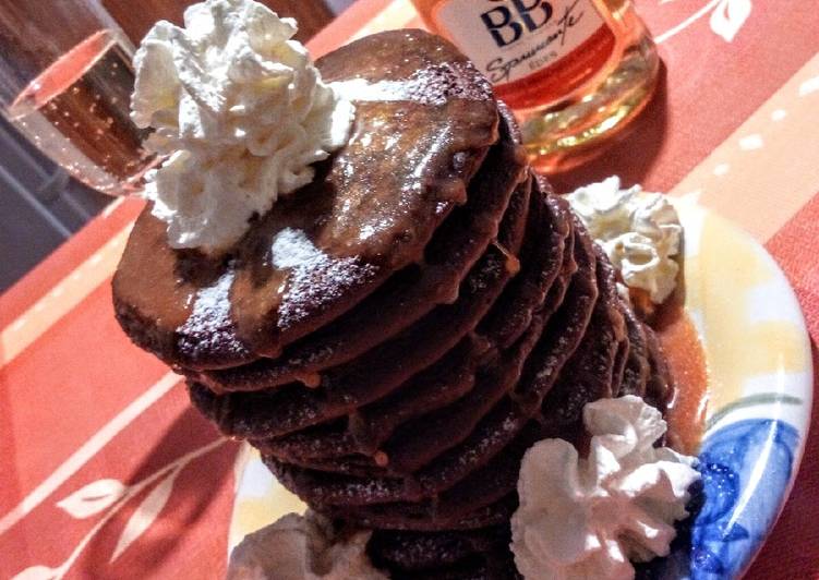 Csokoládés palacsinta tejszínes karamell öntettel