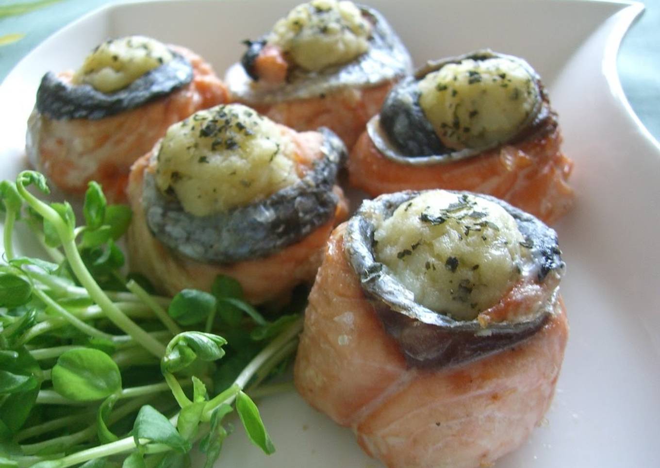 Salmon Basil Potato Rolls