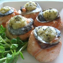 Salmon Basil Potato Rolls A picture of Salmon Basil Potato Rolls.