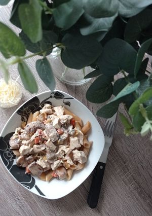 Une photo de •[ Penne aux champignons, chorizo et poulet ]•