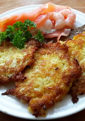 A picture of Sig's German Reibekuchen with Sauerkraut.