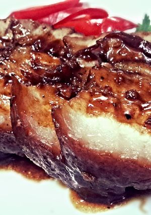 A picture of Kanya's Braise Pork Belly with ginger and 5 spices.