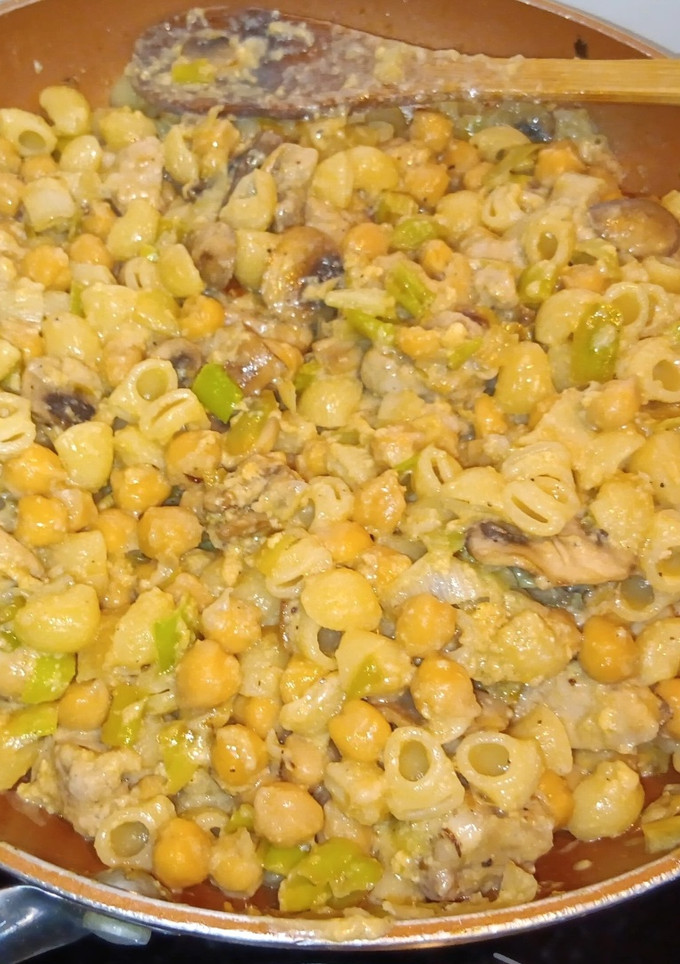 Una foto de Garbanzos a la carbonara