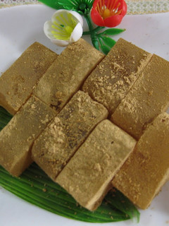 A picture of Jiggly Warabi Mochi Made with Gelatin.