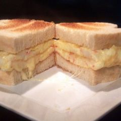 A picture of Jazzy's breakfast omelet sandwich.