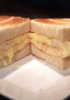 A picture of Jazzy's breakfast omelet sandwich.