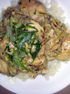 A picture of Creamy Chicken with leeks.