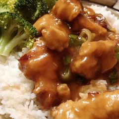 A picture of General Tso Chicken.