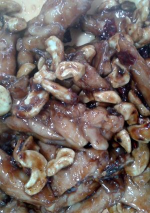 A picture of Chicken with hoisin and nuts.
