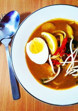 A picture of Curry noodles.