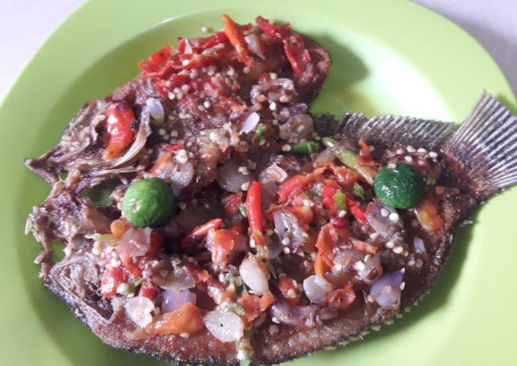 Bagaimana Membuat Gurame cobek sambal tsunami yang Enak