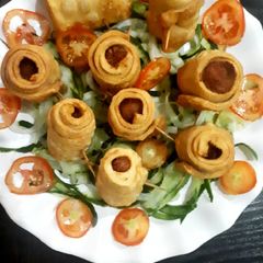 A picture of Spicy sausage samosa rolls.
