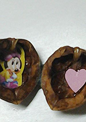 A picture of Walnut lockets.