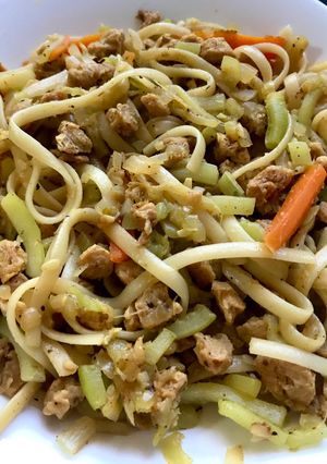 Una foto de Tallarines orientales