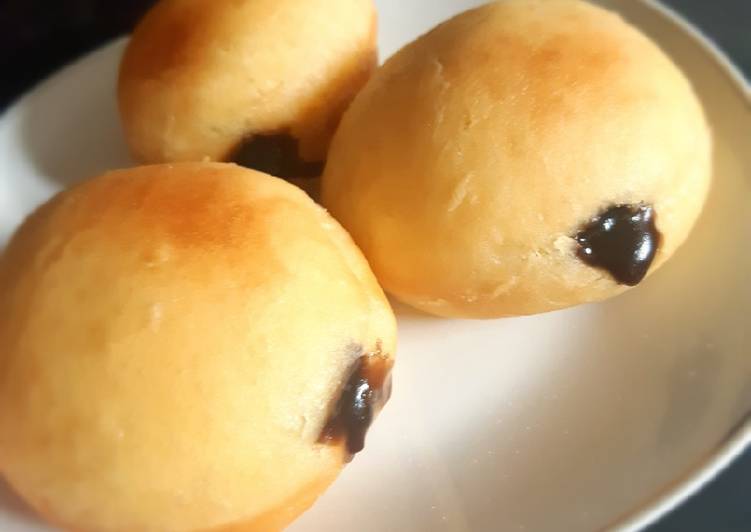 Bomboloni With Chocolate Paste