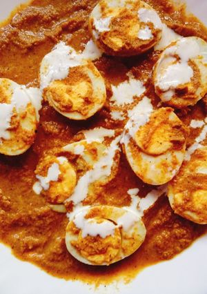 A picture of Chettinad egg curry.