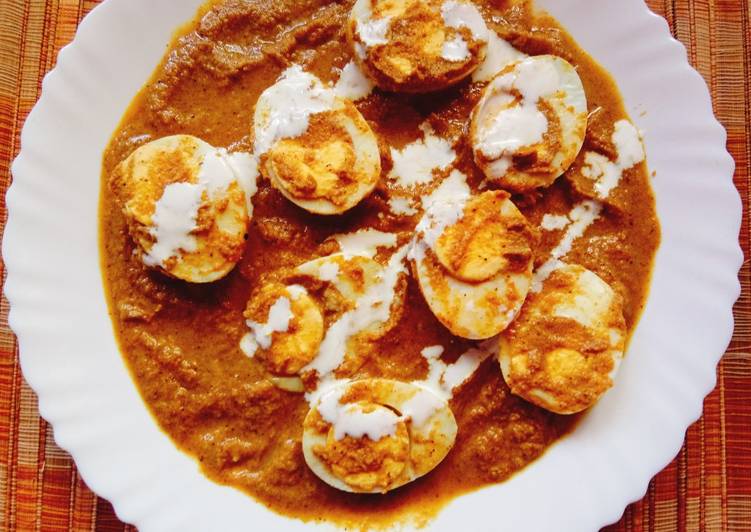 Steps to  Chettinad egg curry