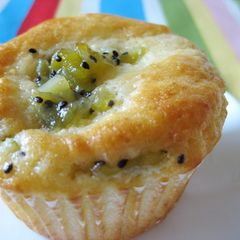 A picture of Banana & Kiwi Muffins with Yogurt.