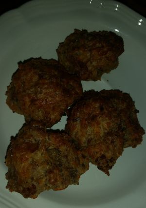 A picture of Sausage egg and bacon cheesy balls.