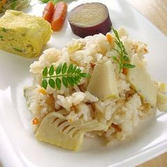 A picture of Bamboo Shoot Rice with Canned Scallop.