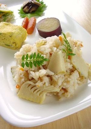 A picture of Bamboo Shoot Rice with Canned Scallop.